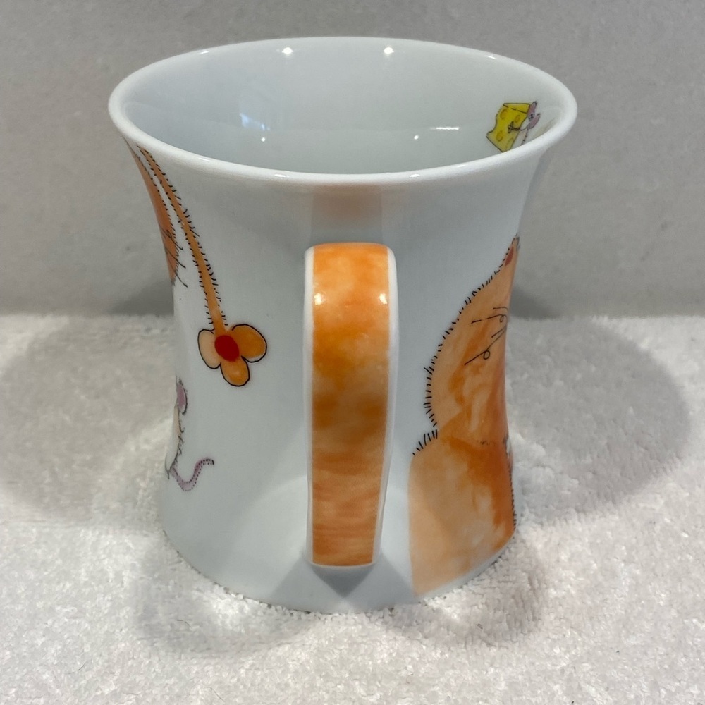 Novelty Cat And Mouse Holding Cheese Mug Cup White Ceramic - Picture 2 of 9